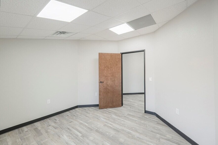 More Photos Of 5261 W Murphy St, Odessa Industrial For Lease