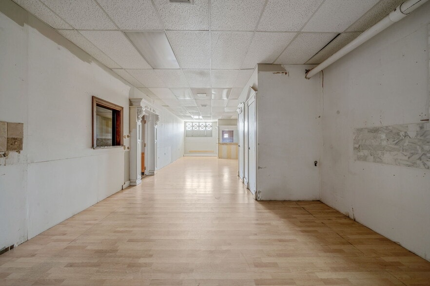 More Photos Of 111 Madison Ave, Hempstead Warehouse For Sale