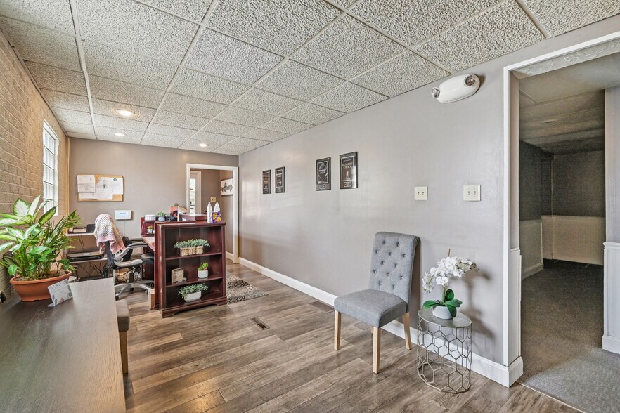 More Photos Of 56 N Franklin St, Delaware Freestanding For Sale