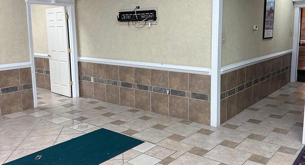 More Photos Of 6707 Warwick Rd, Richmond Warehouse For Sale