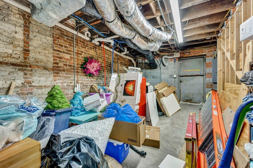 More Photos Of 271 N Front St, Wilmington General Retail For Sale