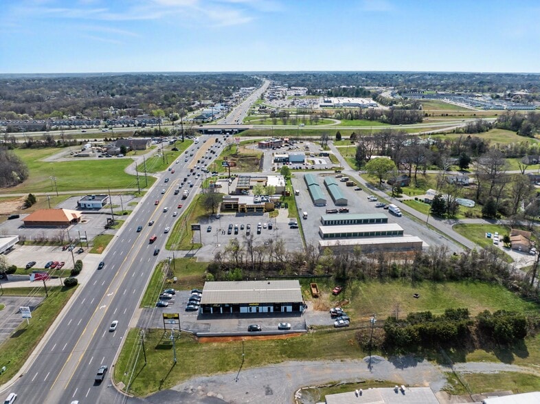 More Photos Of 1826 Fort Campbell Blvd, Clarksville General Retail For Lease