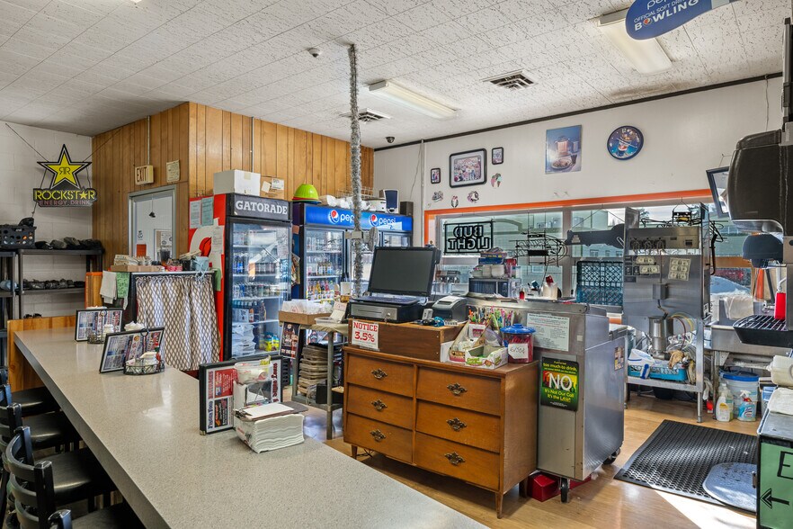 More Photos Of 412 Main St SW, Ronan Sports And Entertainment For Sale