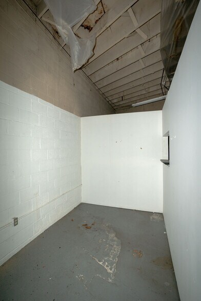 More Photos Of 14049-14051 Gratiot Ave, Detroit Storefront Retail Office For Sale
