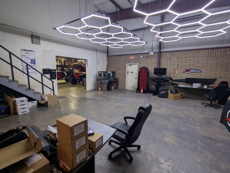 More Photos Of 737 W 2nd Ave, Mesa Manufacturing For Sale