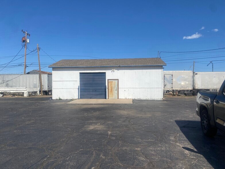 More Photos Of 3007 S Fillmore St, Amarillo Warehouse For Lease