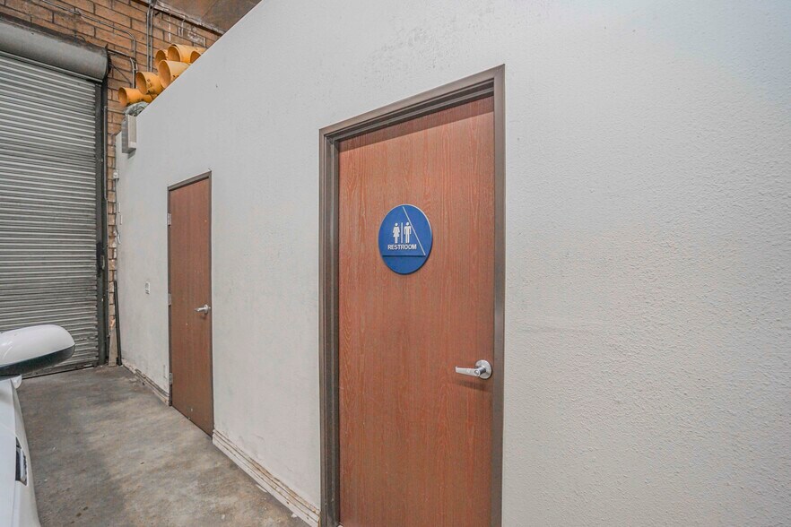 More Photos Of 1368 E Washington Blvd, Los Angeles Manufacturing For Sale