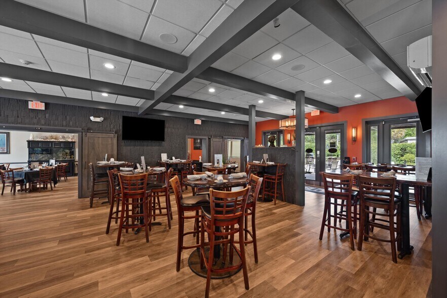 More Photos Of 514 NW Dixie Hwy, Stuart General Retail For Sale