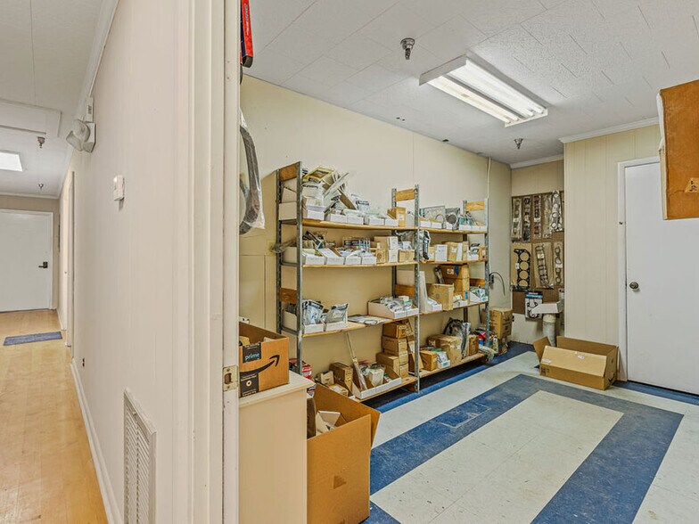 More Photos Of 1002 Douglas Ave, Opp Manufacturing For Lease