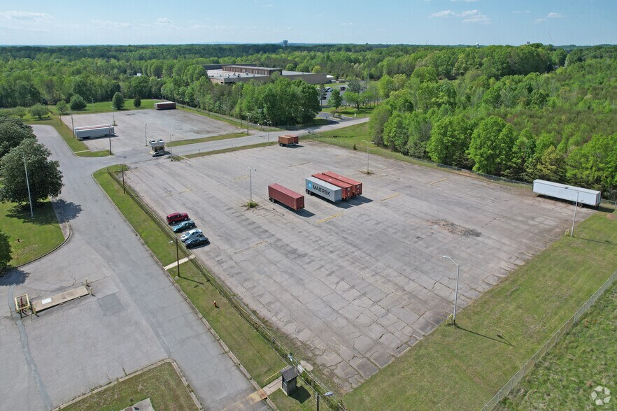 More Photos Of 572 S New St, Eden Distribution For Lease