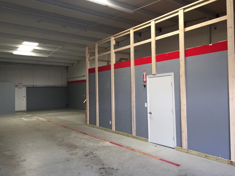 More Photos Of 4064 Nine McFarland Dr, Alpharetta Flex For Lease