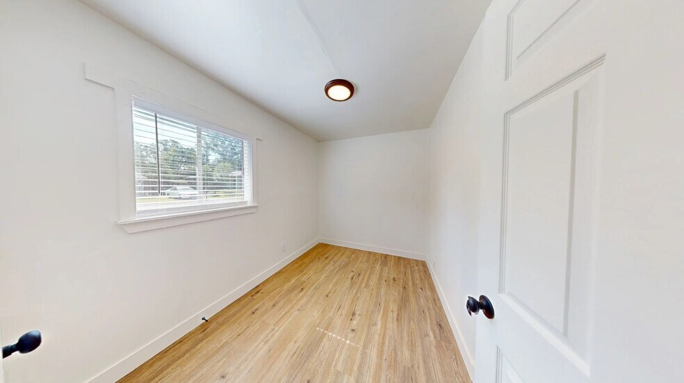 More Photos Of 2715 Twin View Blvd, Shasta Lake Multifamily For Sale