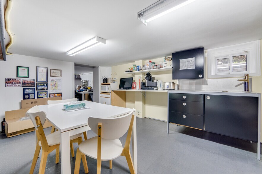 More Photos Of 201 Queen St S, Mississauga Storefront Retail Office For Sale