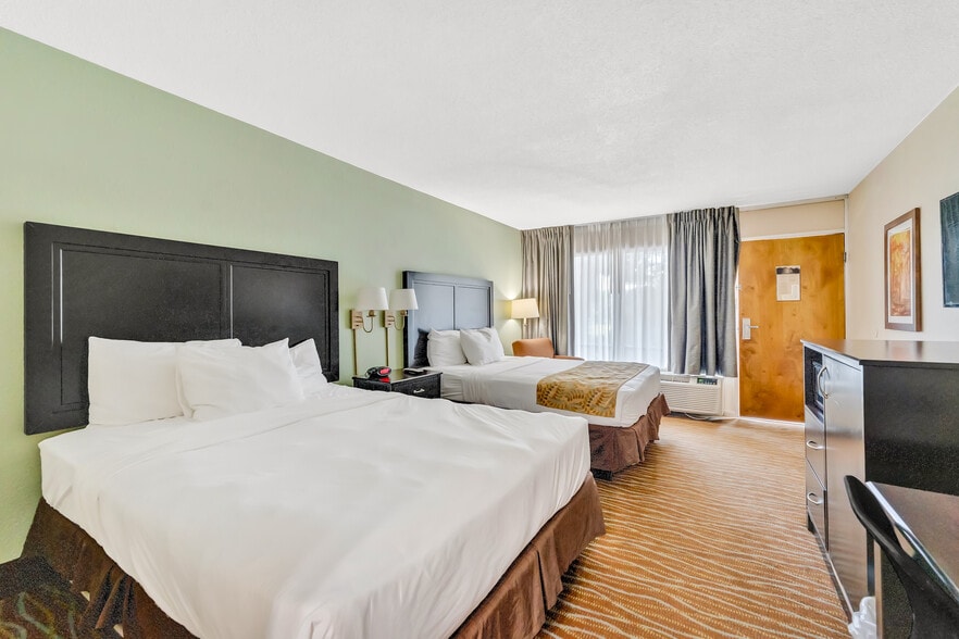 More Photos Of 201 Sugarloaf Rd, Hendersonville Hotel For Sale