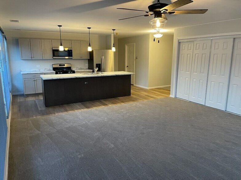 More Photos Of 811 N Harrison St, Algonquin Marina For Sale