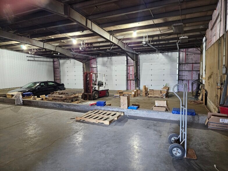 More Photos Of 1300 W Saunders St, Mount Pleasant Showroom For Lease