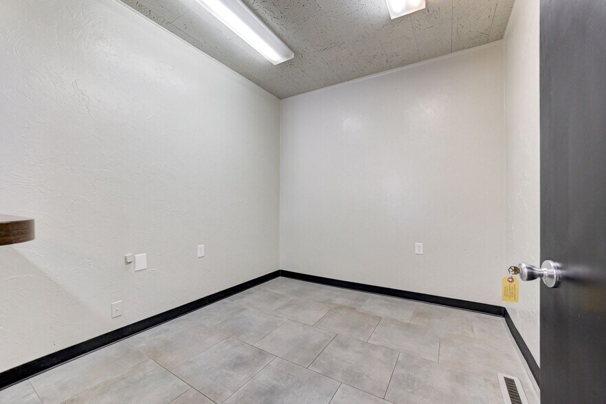 More Photos Of 324 N 19th St, Guthrie Office For Sale
