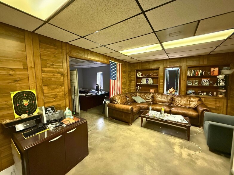 More Photos Of 1071 Boulder Rd, Greensboro Warehouse For Sale