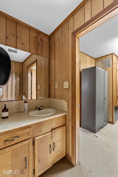 More Photos Of 523 Oxford Rd, Mansfield Office For Sale