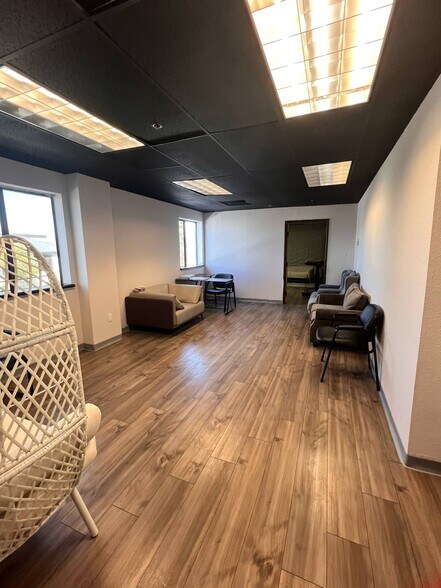 More Photos Of 8140 E Butherus Dr, Scottsdale Auto Dealership For Lease