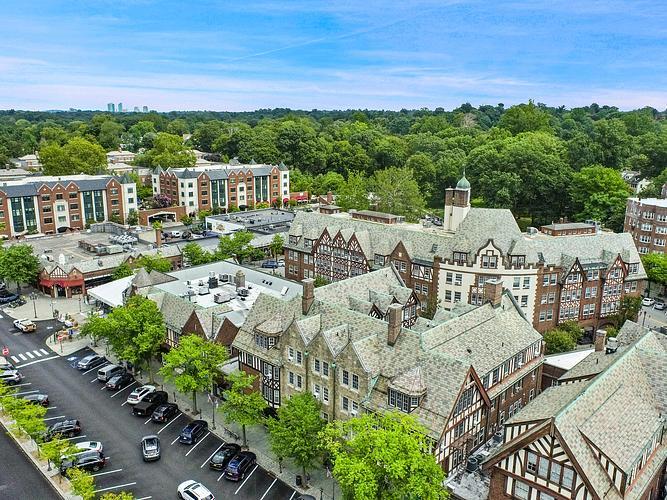 More Photos Of 40-52 E Parkway, Scarsdale Storefront Retail Office For Sale