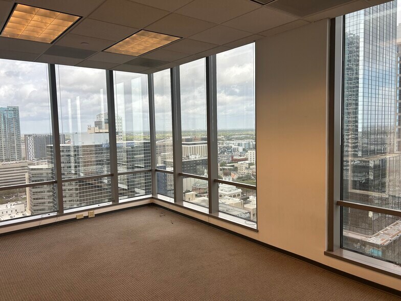 More Photos Of 100 N Tampa St, Tampa Office For Lease