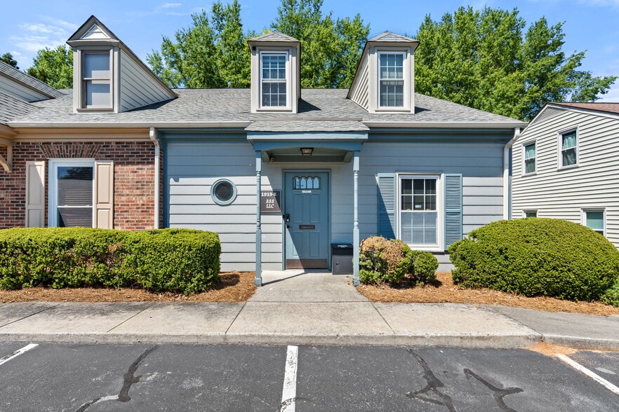 More Photos Of 1919 Boulevard St, Greensboro Office For Sale
