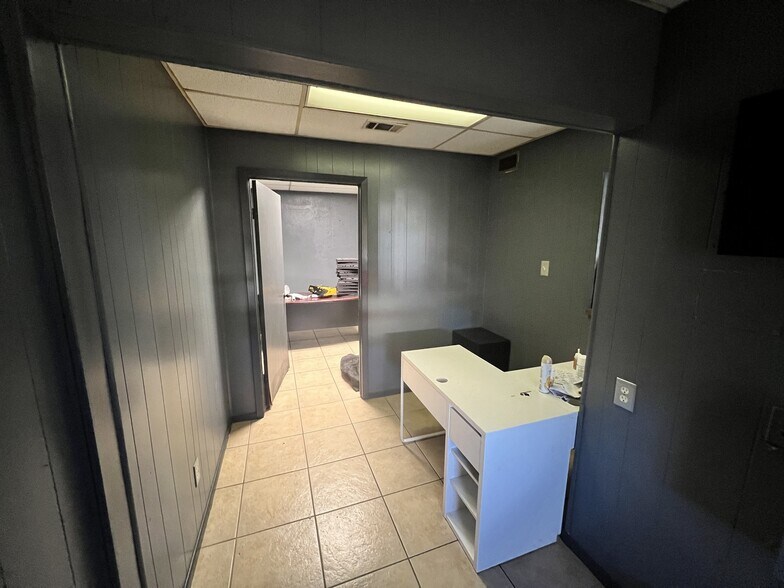 More Photos Of 1406 Forest Ln, Garland Storefront Retail Office For Lease