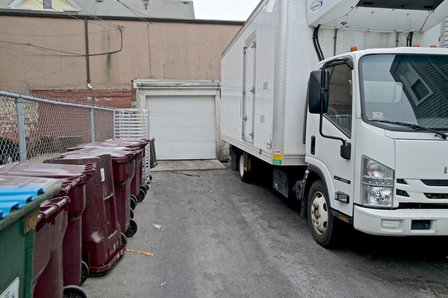 More Photos Of 208 Main St, Everett Food Processing For Lease