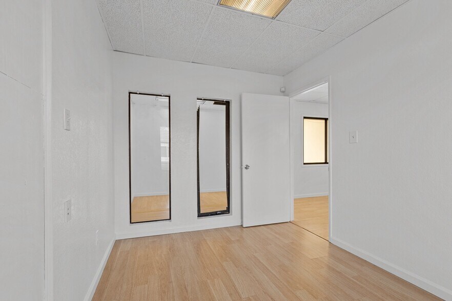 More Photos Of 4800 Manzanita Ave, Carmichael Office Residential For Lease