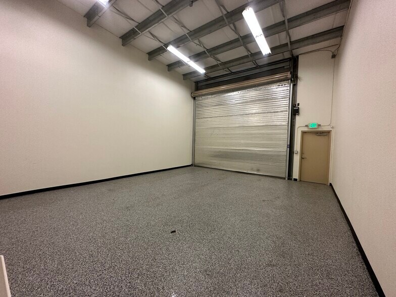 More Photos Of 7352 Greenridge Rd, Windsor Warehouse For Sale