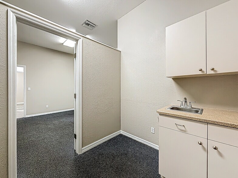 More Photos Of 15151 S US Highway 441, Summerfield Medical For Sale
