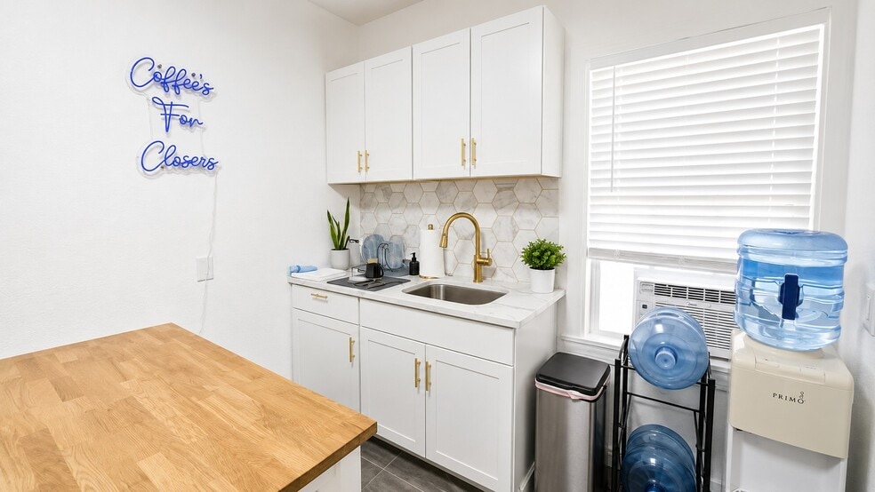 More Photos Of 7024 Central Ave, Saint Petersburg Medical For Lease