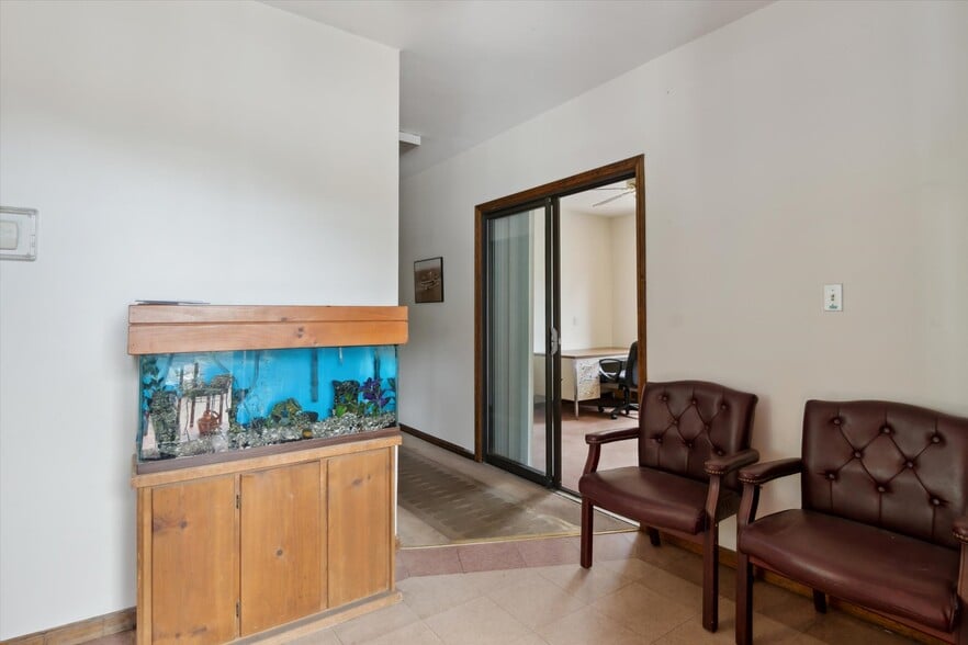 More Photos Of 1641 Saw Mill Run Blvd, Pittsburgh Flex For Sale