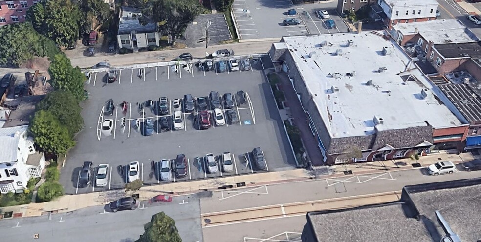 More Photos Of 323 W State St, Media Office For Lease
