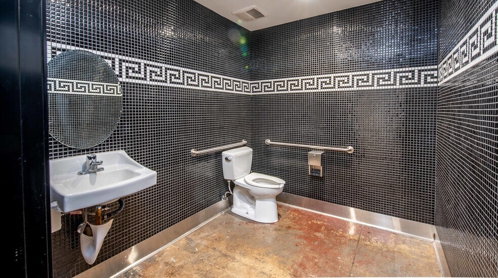 More Photos Of 731 S Broadway, Los Angeles Loft Creative Space For Lease