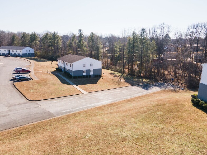 More Photos Of 1351 Avondale Dr, Clarksville Apartments For Sale