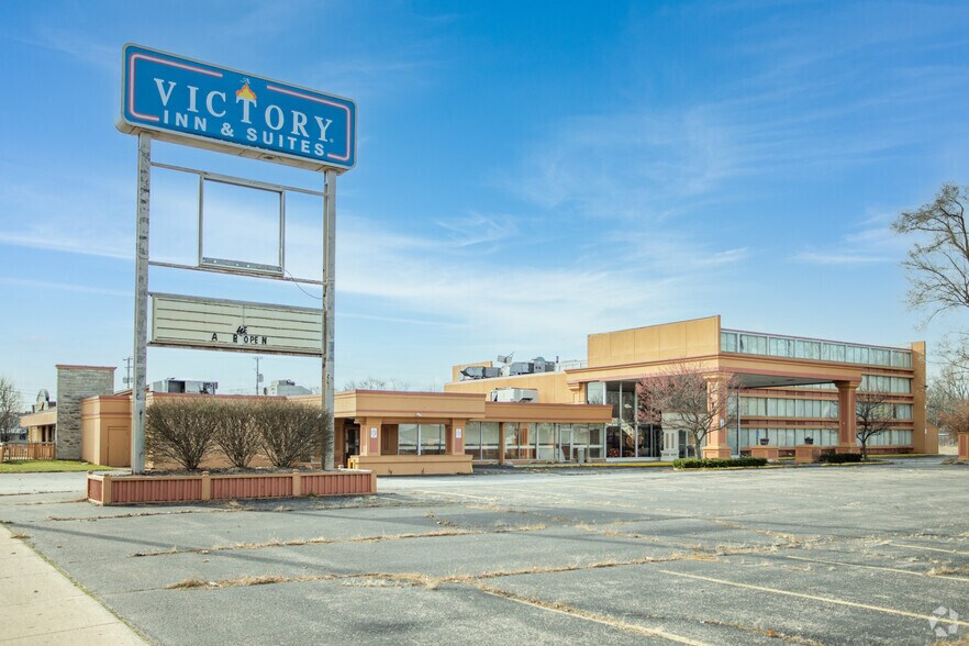 More Photos Of 2967 Henry St, Muskegon Hotel For Sale