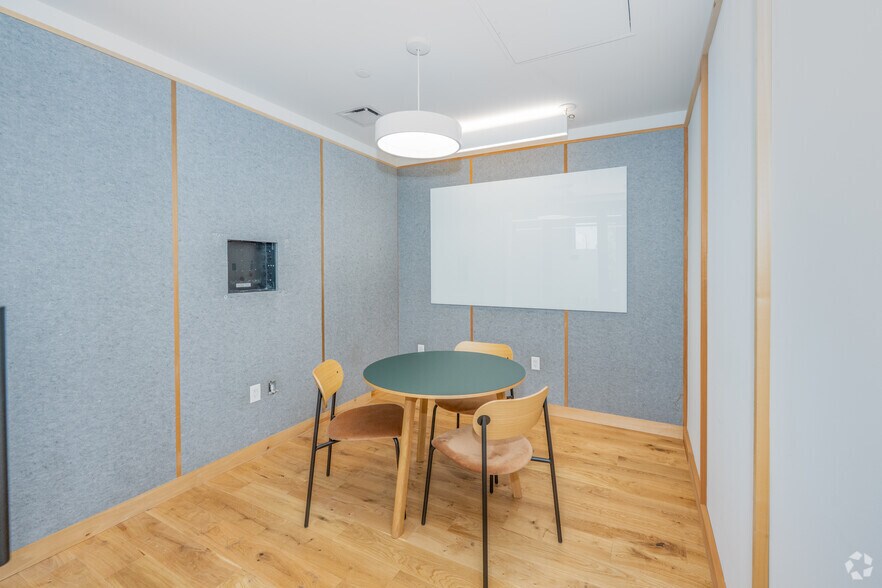 More Photos Of 1525 11th Ave, Seattle Coworking Space