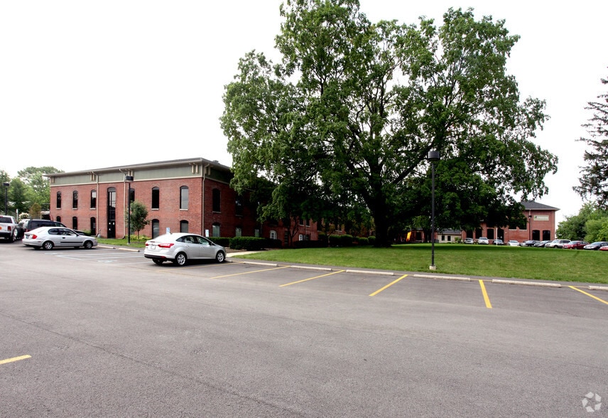 More Photos Of 435-437 E Main St, Greenwood Office For Lease