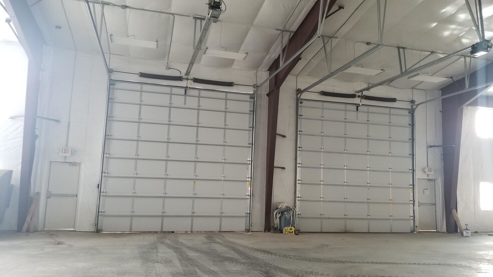 More Photos Of 6414 Wickum Rd, Williston Warehouse For Lease