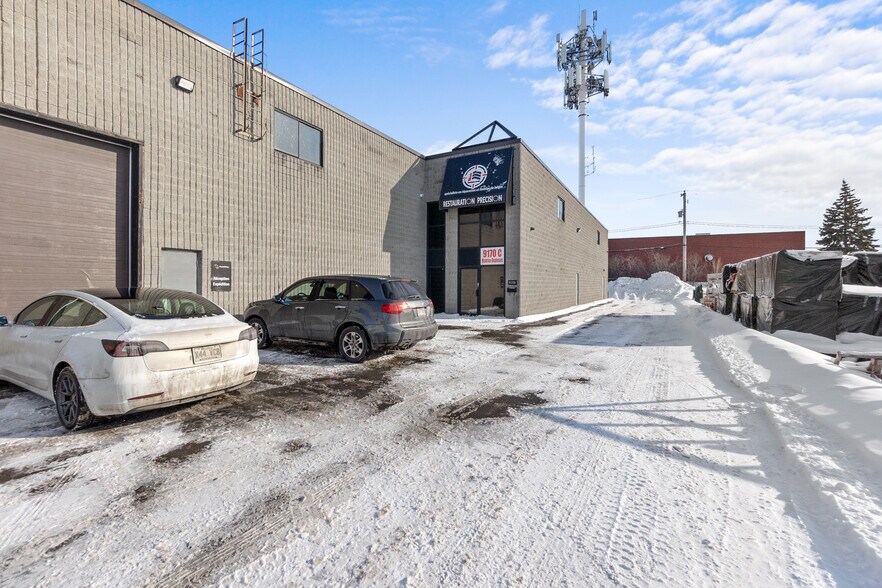 More Photos Of 9170 Boul Maurice-Duplessis, Montréal Warehouse For Lease