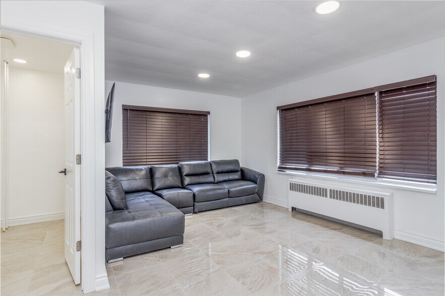More Photos Of 2709 Lake Shore Dr, Toronto Apartments For Sale