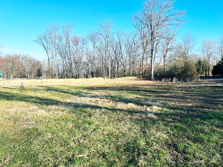 More Photos Of 4702-4704 Dupont Pky, Townsend Freestanding For Lease
