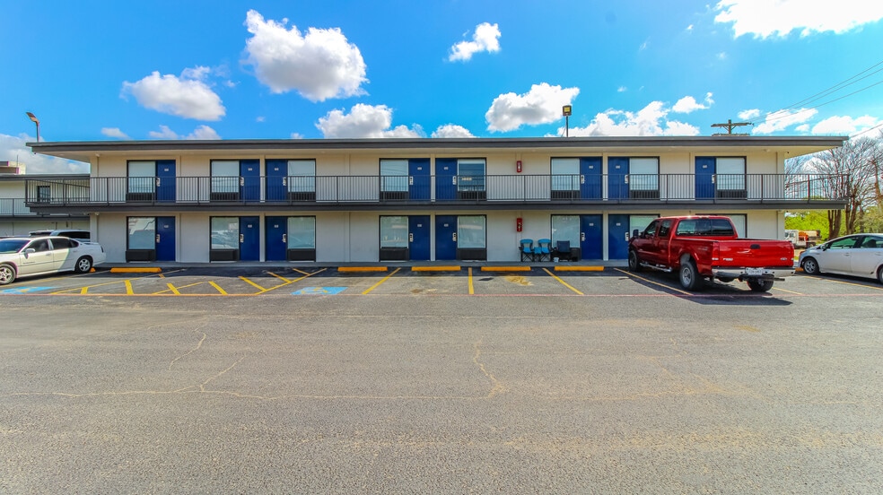 More Photos Of 110 E Highway 6, Alvin Hotel For Sale