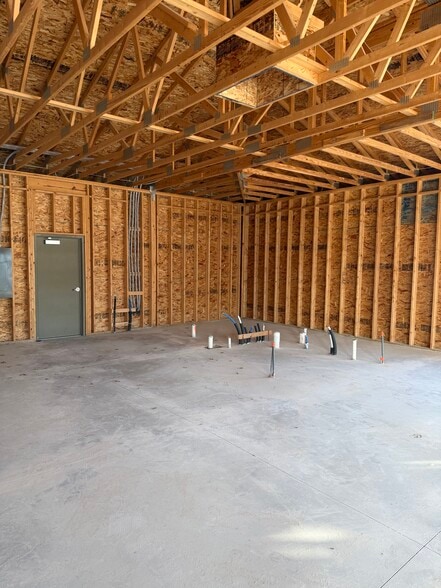 More Photos Of 2121 S Schaefer St, Appleton General Retail For Lease