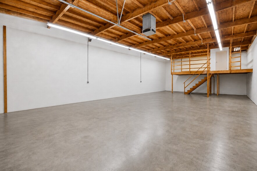 More Photos Of 8916 Corbin Ave, Northridge Freestanding For Lease