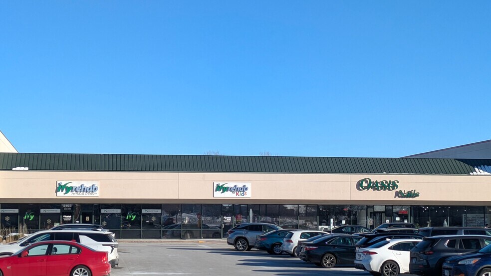 More Photos Of 2103-2109 N Veterans Pky, Bloomington Unknown For Lease