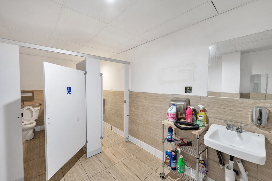 More Photos Of 6315-6323 Pacific Blvd, Huntington Park Storefront For Lease