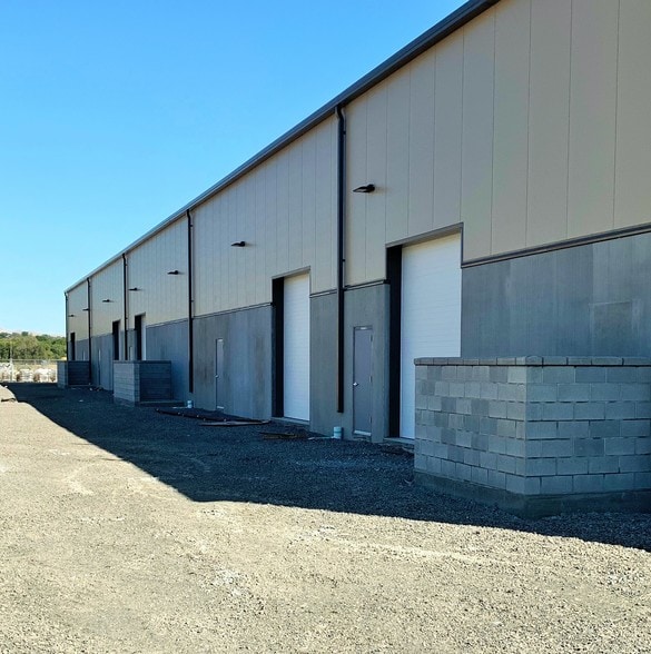 More Photos Of 101 Butterfield Rd, Yakima Warehouse For Lease